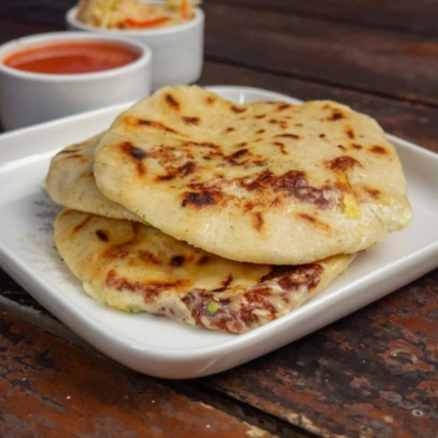 Chicharron Y Queso Pupusa.