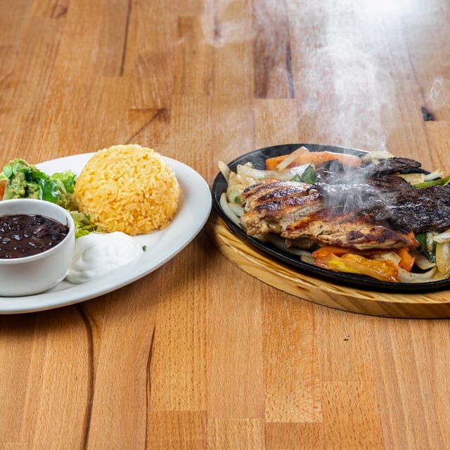 Fajitas Las Comadres.