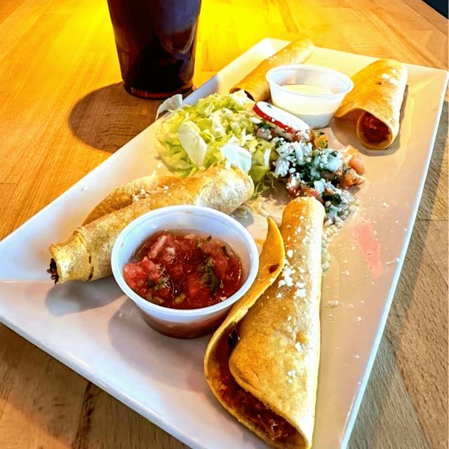 Tacos Dorados (4) De Pollo.