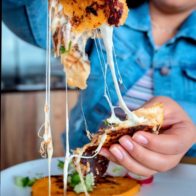 Camaron Con Queso Pupusa.