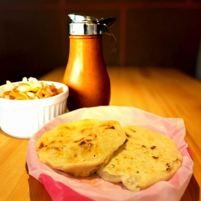 Espinaca Con Queso Pupusa.